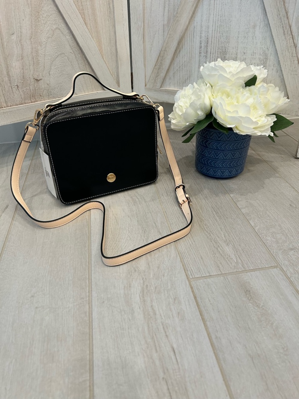 Jessica Moore Textured Camera Bag-Black Crossbody Strap